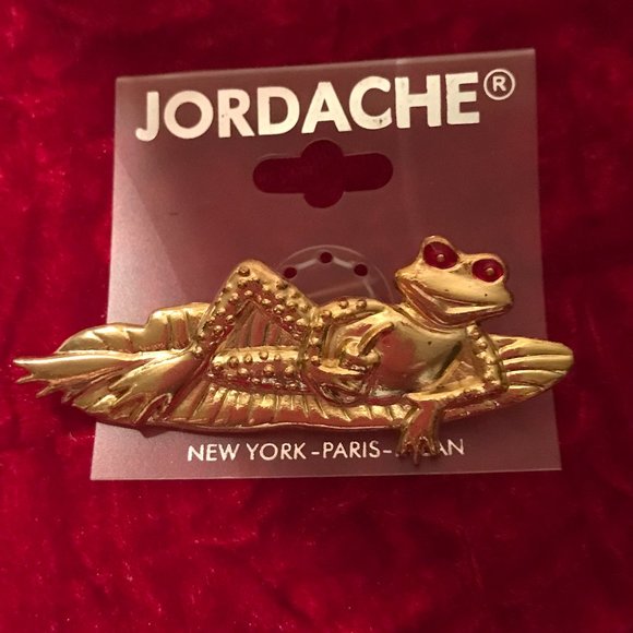 Vintage Jordache Frog Lying on Lily Pad Gold Tone Pin Brooch - Picture 1 of 3